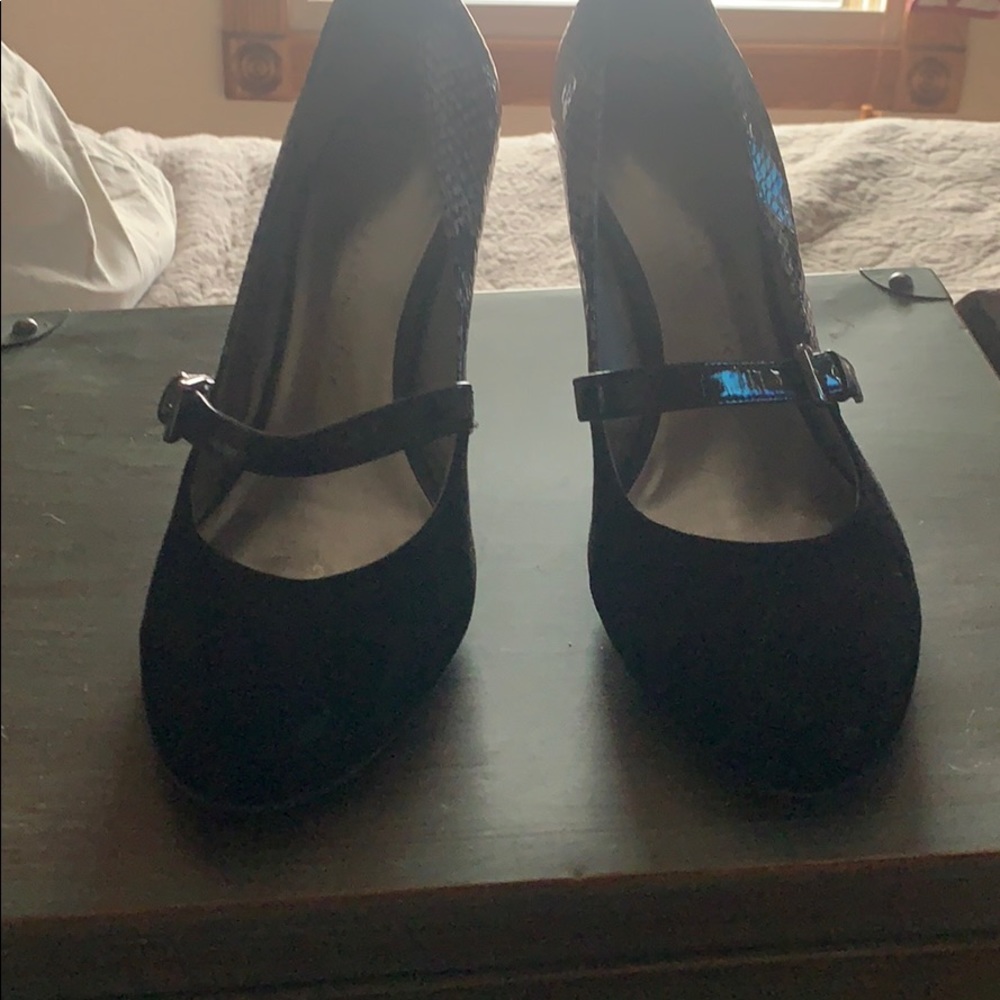 Suede and snake skin Anne Klein heels